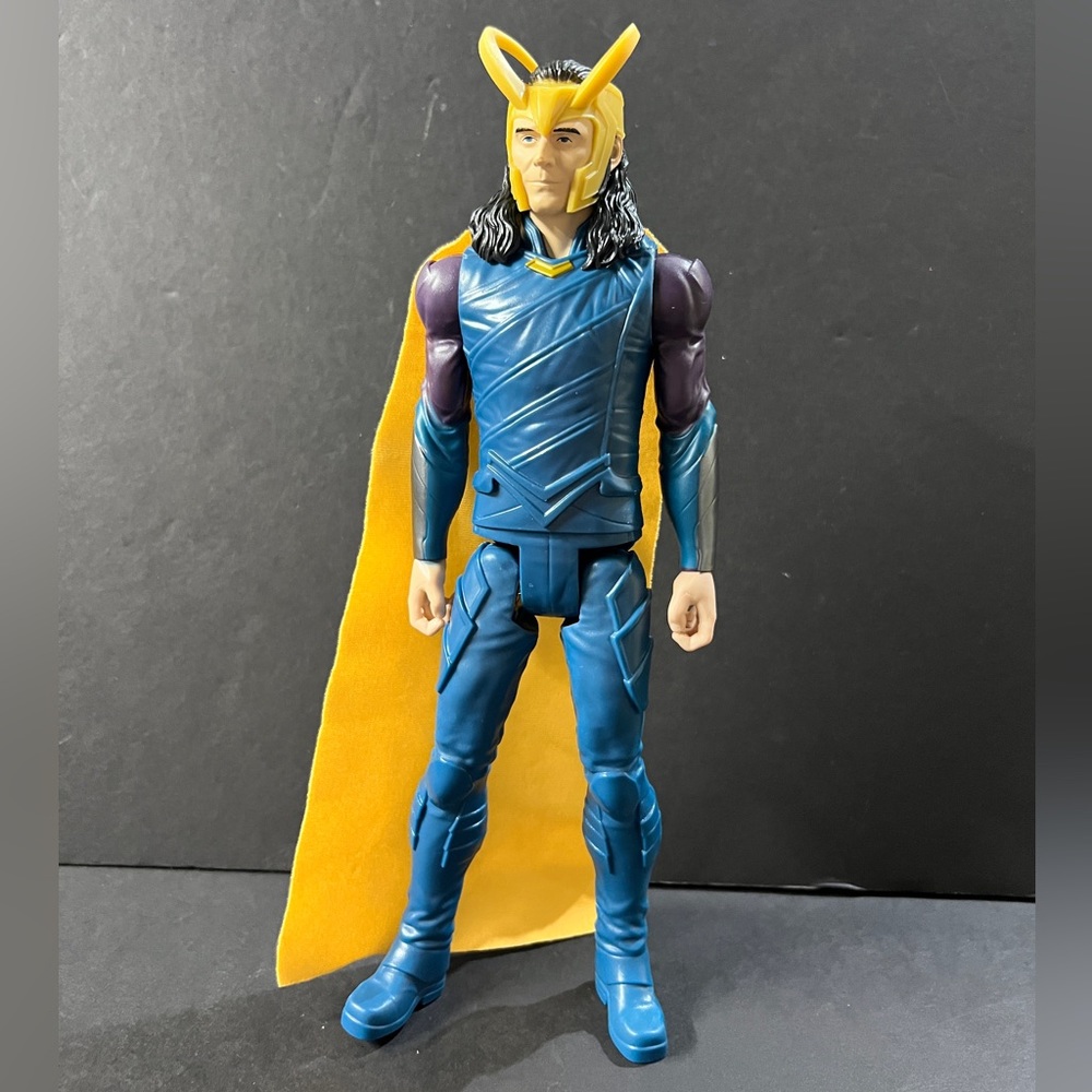 Loki Marvel Avengers Figure 12" Titan Hero Series Blast Gear ready With Cape